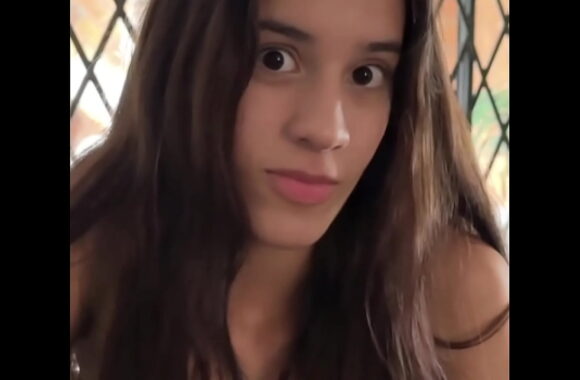 Primeiro Casting com Novinha Brasileira de 18 Anos Peituda e Magrinha – Boquete POV Intenso para Cornos